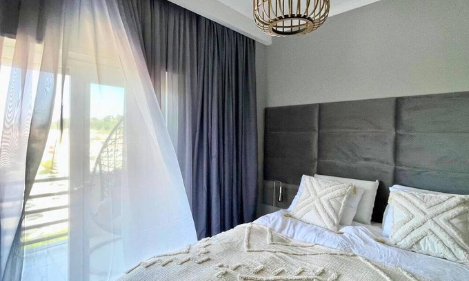 Costa de Caparica Apartment | Sunset View KING Bedroom