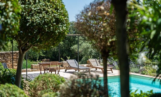 Montaren-et-Saint-Mediers Condo | Mimosa Superb duplex gîte in the heart of an 18th-century sheepfold a stone's throw from Uzès