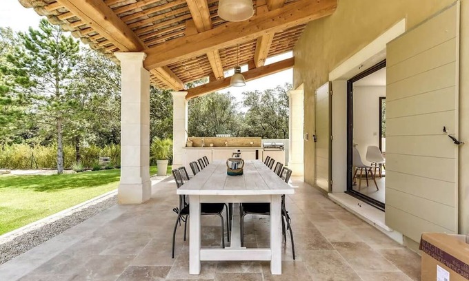 Lourmarin House | “Villa Tranquilla: Charming Retreat with Swimming Pool in Lourmarin”