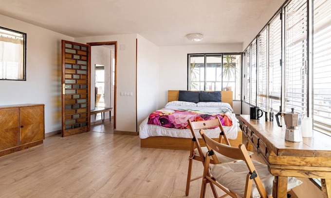 Las Acacias Apartment | Private rooftop on an old Madrilian industrial building