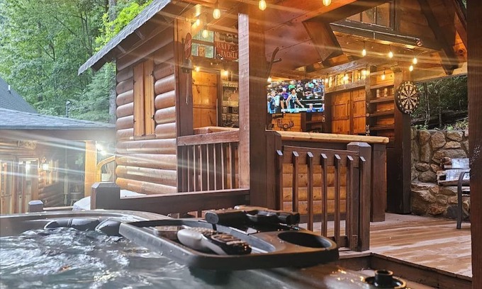 Ellijay Cabin | Creekside Cottage- Cozy 3-bedroom cabin in adorable Ellijay GA