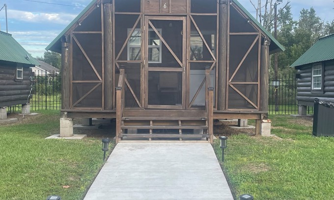 Crown Point Cabin | Cozy cabin in wonderful Marrero with WiFi, AC Cabin 6