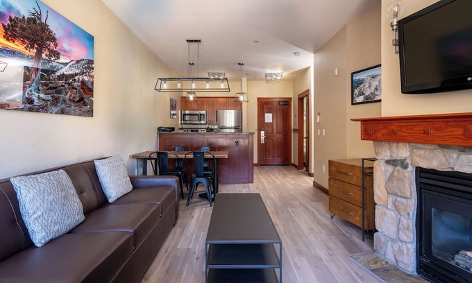 Olympic Valley Condo | Mountain Facing Ski-In/Ski-Out Top Floor 1 Bedroom Condo