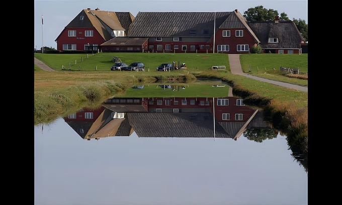 Hallig Langeneß Apartment | Apartment 'Süderaue' with Shared Terrace and Wi-Fi