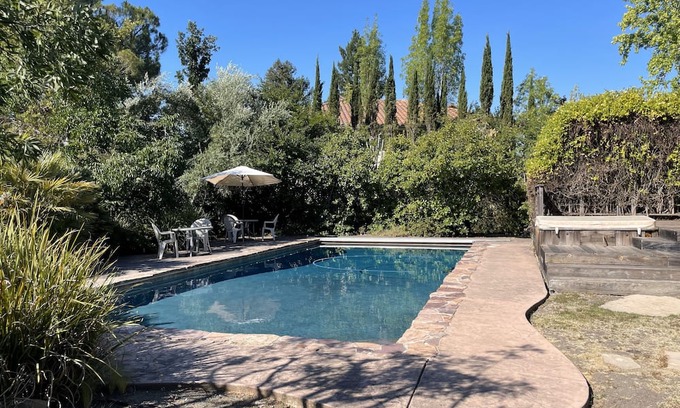 Calistoga House | 3-bedroom home in Calistoga with pool and hot tub