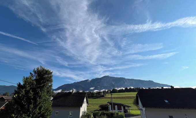 Hohenthurn House | Fair-priced and compact rooms overlooking Dobratsch (10 mins to Dreiländereck)