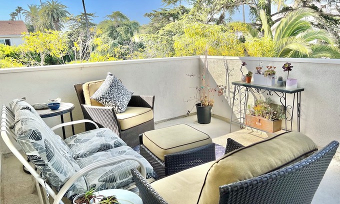 Wilshire Montana House | Sunny, spacious, private oasis, near beach in Santa Monica