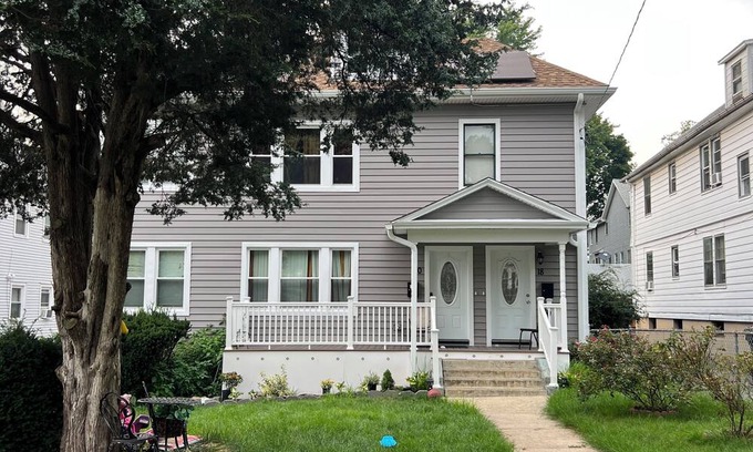 Hartford House | Charming 3-bedroom house with WiFi and AC in Hartford