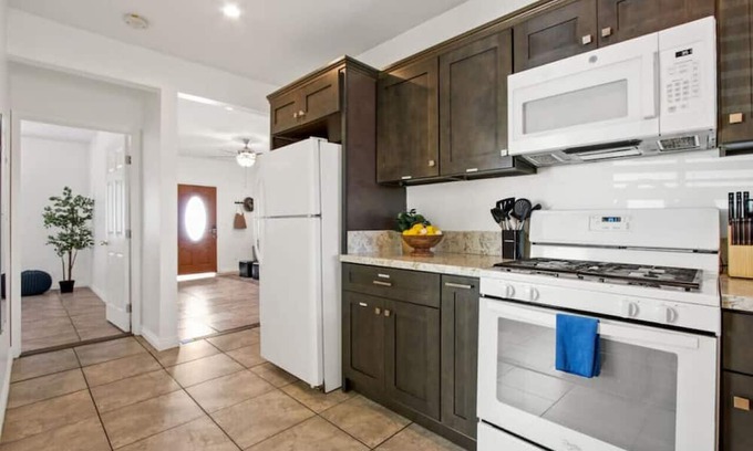 La Puente House | Serenity Stay BBQ 2-Bedroom Sanctuary with Backyard and High-Speed Internet