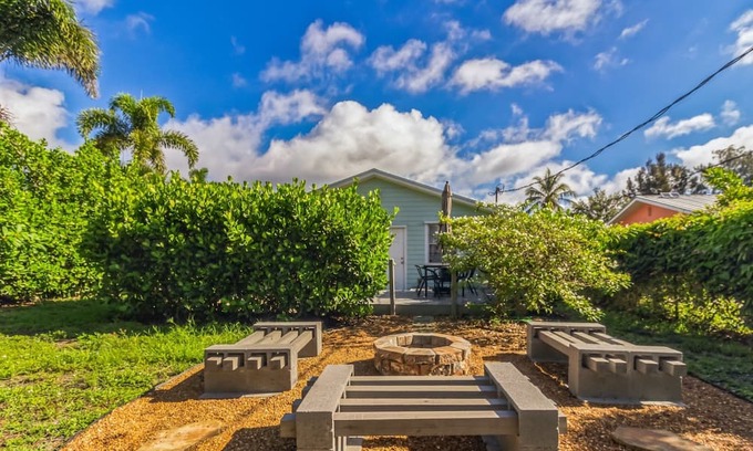 Stuart House | Coastal Comfort: 3br House In Stuart City 3 Bedroom Home by RedAwning