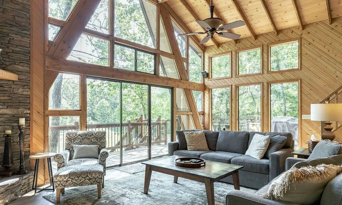 Warrenton Ski Chalet | Lakeview Hideaway Chalet