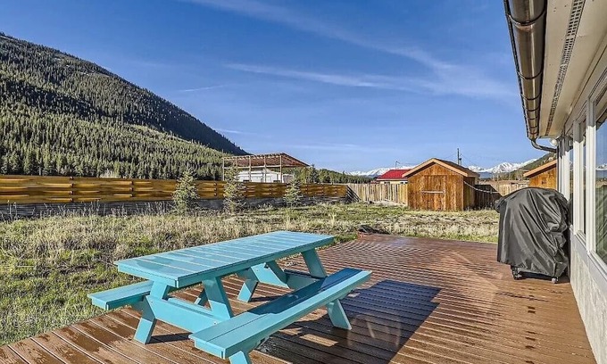Leadville House | Leadville Race Series Retreat! Beautiful home w/mountain views steps from river.