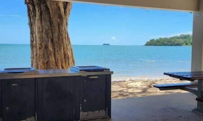Kewarra Beach House | Kewarra Beach King Bed 4BR house; Pool, BBQ, Pets