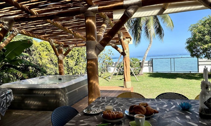 Paea House | Family House access in the lagoon - jacuzzi, fiber; 3 bedrooms A/C - 3 bathrooms