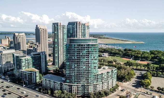 Fort York House | Cozy & beautiful Hotel in downtown TO.