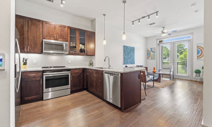 Northeast Dallas Apartment | Cozy 1-bedroom apartment with WIFI, pool, and fitness center in Dallas