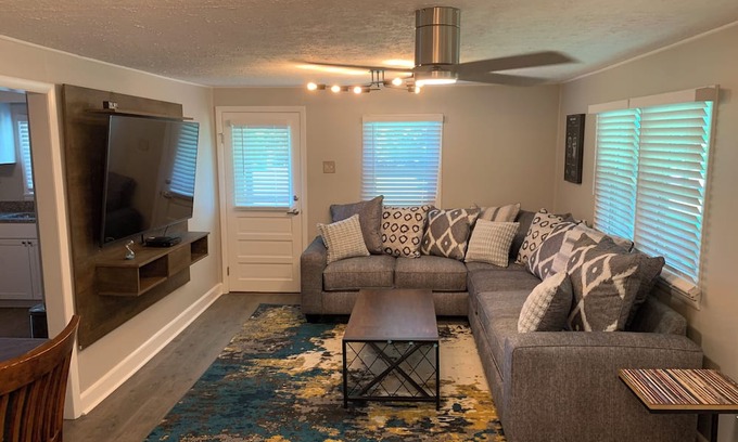 Afton House | Cozy Mountain Get Away in the Heart of the Nelson 151 Wine and Beer Trail.