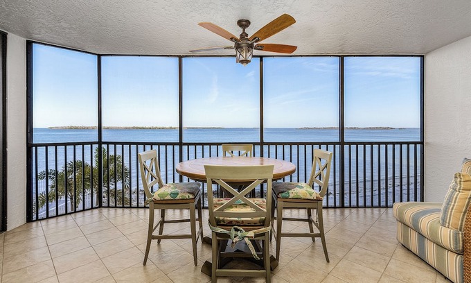 Punta Rassa Condo | BayView 132: Beach front 1b/1b condo. Amazing Sunsets and Resort Amenities