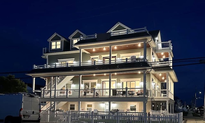 North Wildwood Apartment | EXPANSIVE DECKS BREATHTAKING BAY VIEWS! GREAT LOCATION!