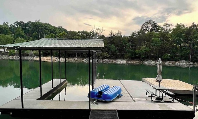 Rock Harbor House | New Remodeled Lakefront Home - Large Dock with Year Around Water!