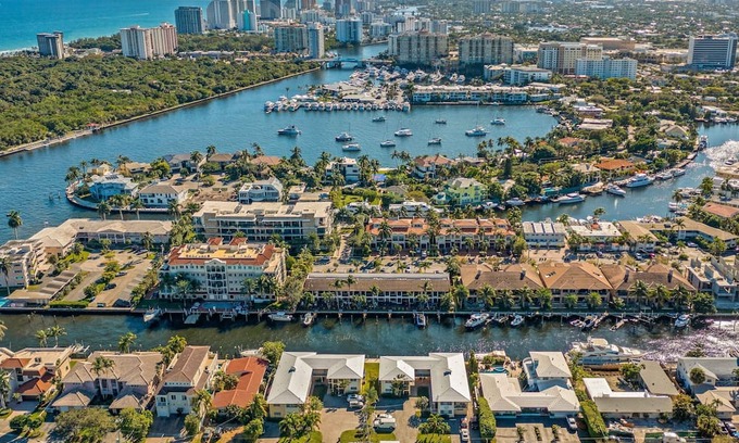 Coral Ridge Apartment | One-bedroom Suite Heated Pool Dock Access Quiet Neighborhood Saltaire Two Resldences