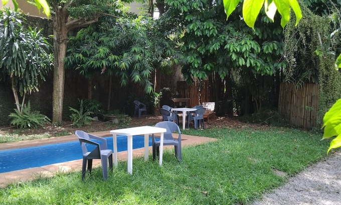 Cocody Apartment | Great 1 bedroom apartment, services included, with pool and garden