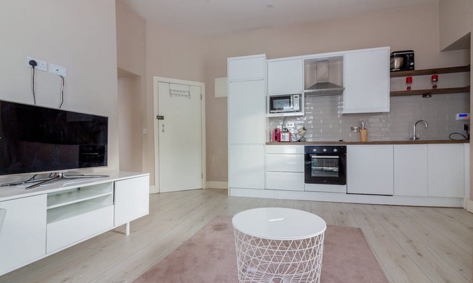 Dundrum Apartment | GuestReady - Serene Rosy in Churchtown