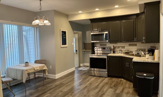 Erie House | Cozy Erie house few steps from waterfront and downtown