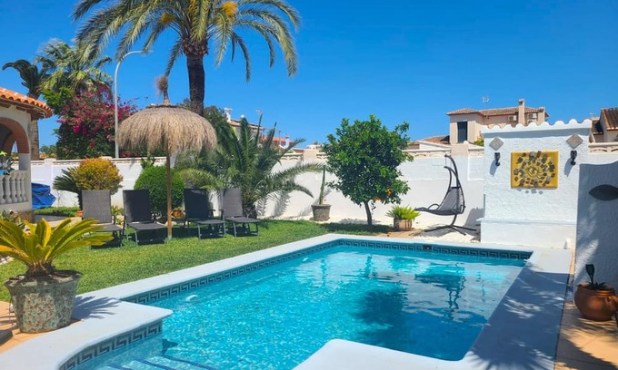 Els Poblets Ski Chalet | Villa AY CARAMBA in Els Poblets 950m from the beach