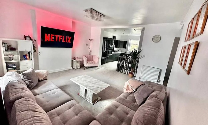 Rochdale Apartment | Inviting 2-Bed Apartment in Rochdale