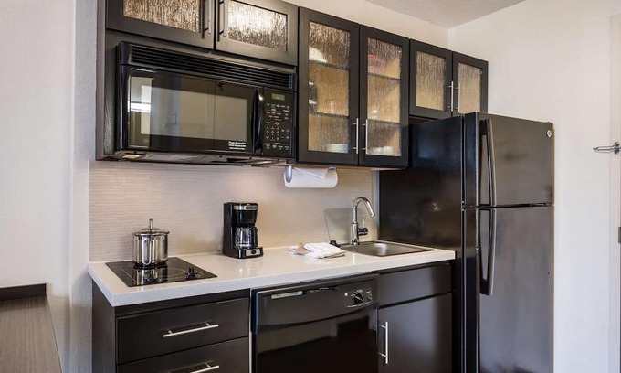 Baymeadows House | Jacksonville Hideaway: Comfortable Suite near The Cummer Museum! W/Kitchen!