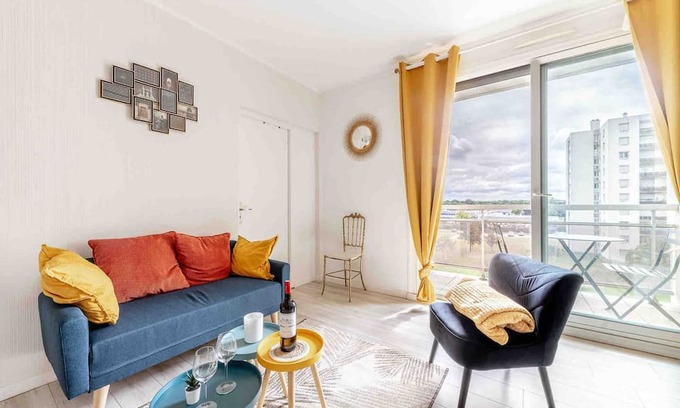 Gradignan Apartment | Homerez - Amazing apartement for 6 ppl. with terrace and balcony at Gradignan