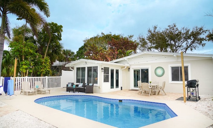 Bahia Vista House | Waterfront, pool, golf cart, kayaks & paddle board