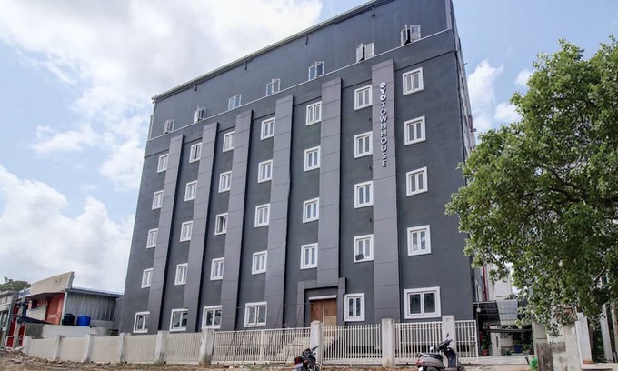 Champapet House | Super OYO Townhouse RCC Majestic 397