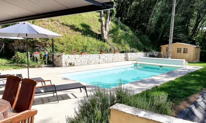 Carlux House | Homerez - Beautiful house for 4 ppl. with shared pool and terrace at Carlux