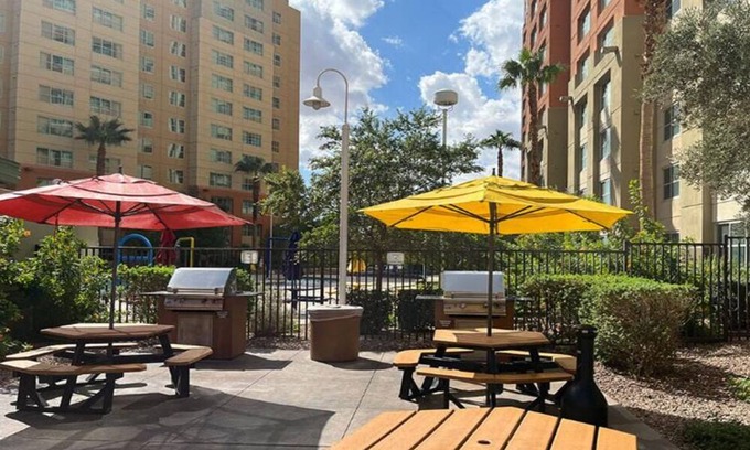Enterprise Apartment | 1 Bedroom Apartment, 5 heated pools, arcade, gym, free parking and more!
