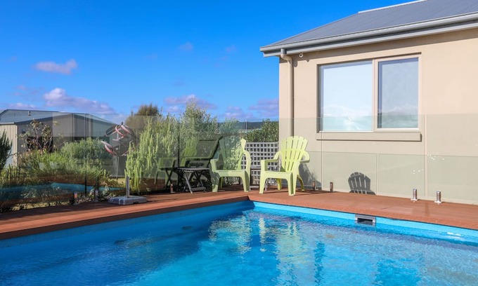 Warrnambool House | Warrnambool's 'Whale View' - FREE EV CHARGER & OUTDOOR POOL