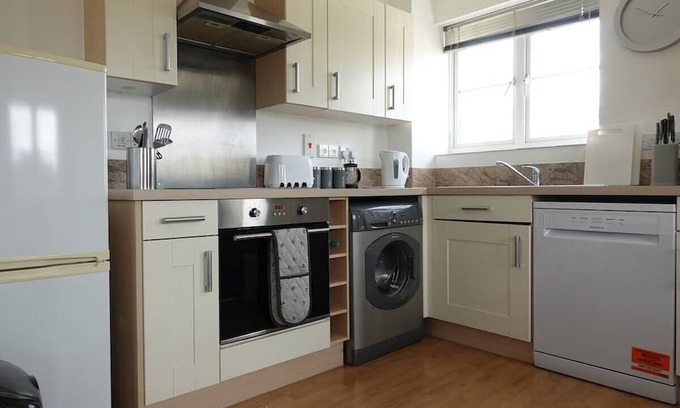 Colchester Apartment | Guest Homes | Axial Apartment