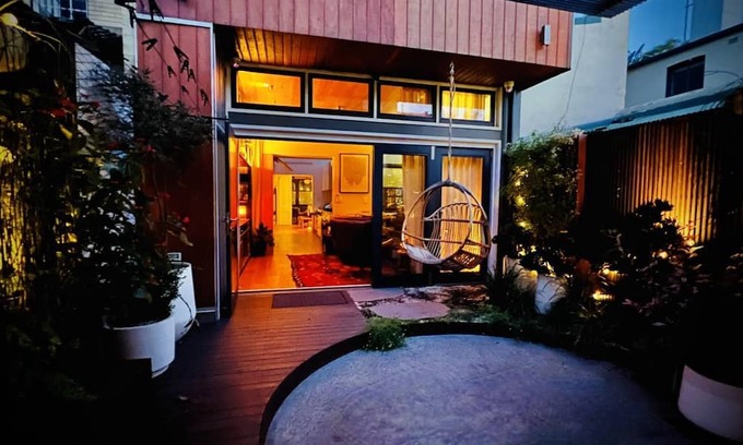 Newtown House | The Modern Botanist Newtown IH