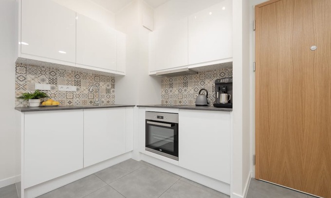 Muranow Apartment | Muranów Apartment Parking by Renters