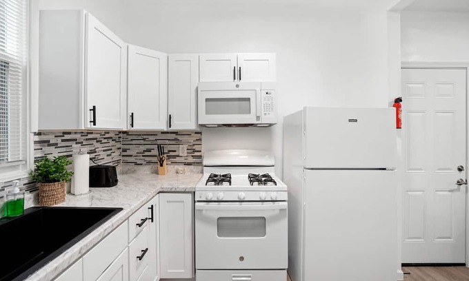 South of Market Apartment | "Cozy & Complete 2b/1b apt;Near SoMa"