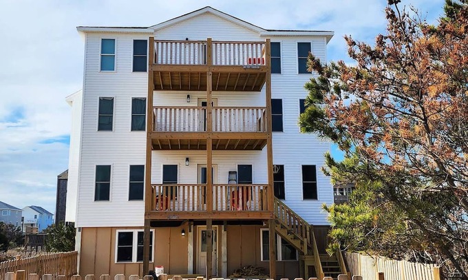 Rodanthe House | Oceanfront on Beautiful Hatteras Island. Bring Fido!