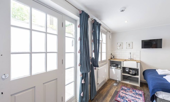 Campden Apartment | Small Kensington Studio, 5 mins to Kensington Palace & 10 mins to Portobello Rd
