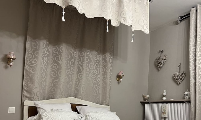 Purgerot Bed & Breakfast | Dans Maison du Xviiième Siècle, Deux Jolies Chambres D'hôtes Décorées Avec Soin!