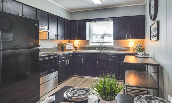 Manchester Apartment | Pet-Friendly Manchester Apartment w/ Pool Access!