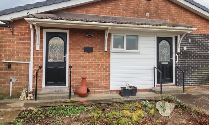 South Shields Cottage | BASE CAMP, pet friendly, with a garden in South Shields