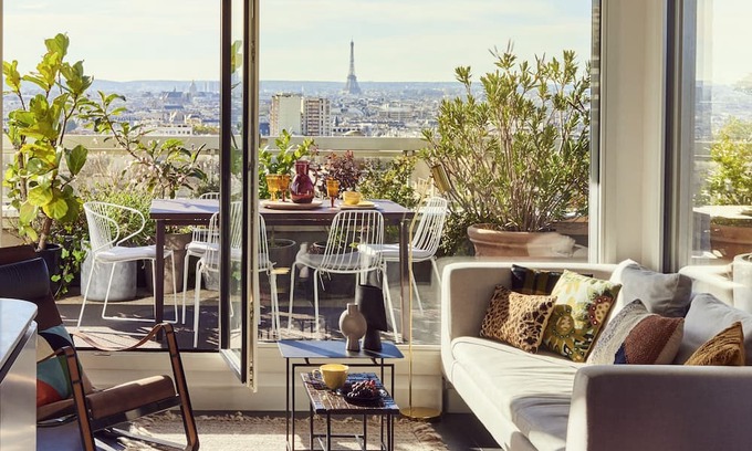 Combat Apartment | Rooftop, panoramic view of Paris.