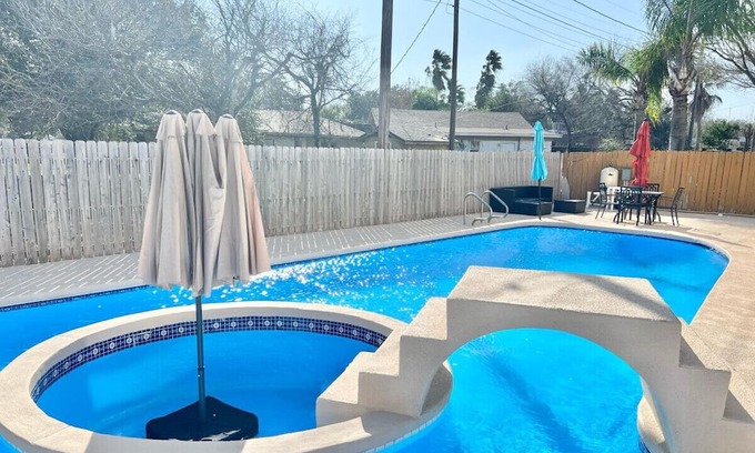 McAllen House | Lynda's Magnificent Pool Home!