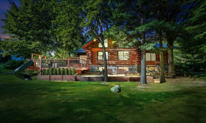 Actinolite Cottage | The Gordon's River Cabin-Custom Log Home The perfect family getaway!