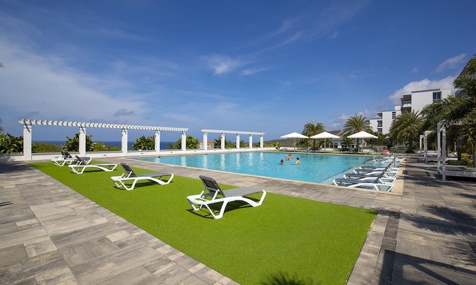 Colon Apartment | Grand View Residences Luxury Appartement, Pool & Gym. 5 minutes from Willemstad.